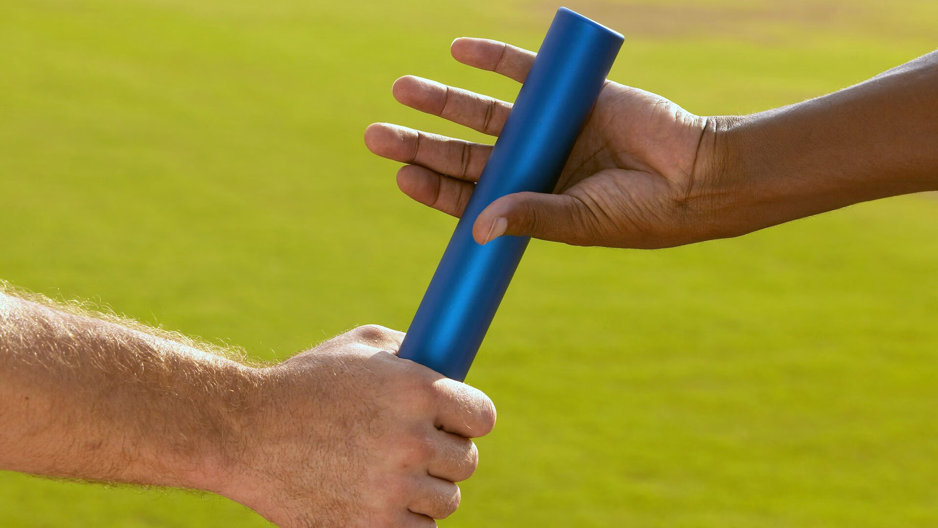 爱游戏体育（AYX）官方APP下载-英超火爆对抗：球员拼搏到最后一秒钟，英超火爆对抗_球员拼搏到最后一秒钟的视频